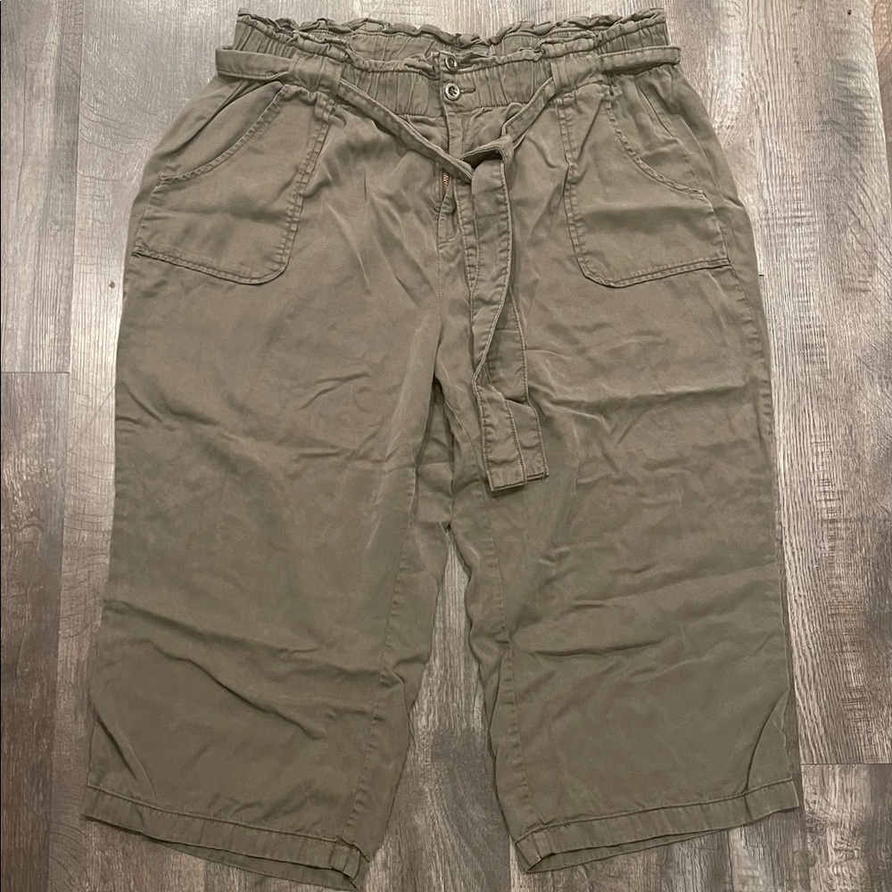 High waisted cropped pants